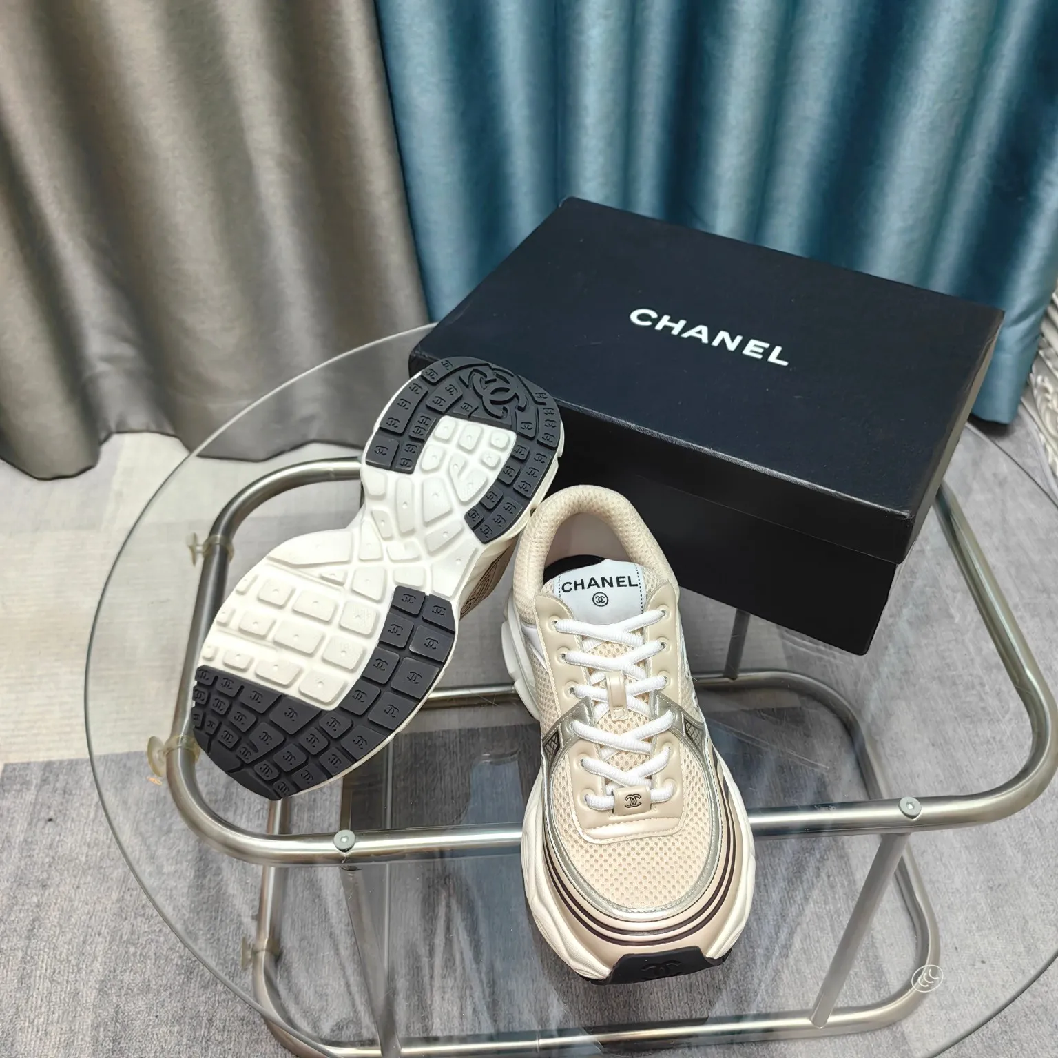 p680🐮🐮Chanel Chanel dad shoes, men and women couples - 2025 counter top casual sports shoes This classic design; the upper is electro-embroidered with a variety of techniques; the outsole is fashionable and sporty; it is unusual to incorporate a variety of color matching elements... The diversified mix and match is very beautiful and versatile, casual, fashionable, sports and outdoor can be taken into account... ꫛꫀꪝ Go➫ Material: ❶Upper is made of: Original imported first-layer silk cowhide + original waterproof cloth + original first-layer cowhide ❷Inner lining: original sheep lining + mesh ❸Outsole based on: original TPU combination outsole Special counter boutique packaging complete set for women 35–41